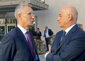 Σύντομη συνάντηση Δένδια με Στόλτενμπεργκ (Photo)