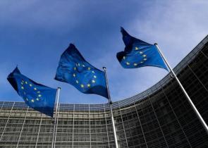 Μπορεί να αποφύγει η Ευρώπη την τριπλή υποτέλεια;
