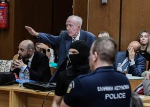Πειθαρχική δίωξη σε βάρος του Κωνσταντίνου Πλεύρη για τους ναζιστικούς χαιρετισμούς