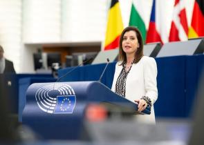 Ασημακοπούλου: «Μίνι κοινοβουλευτικό πραξικόπημα» από την εισηγήτρια της PEGA