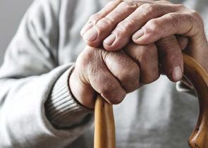 Χαλκιδική: Χτύπησαν, κλείδωσαν σε δωμάτιο και λήστεψαν ηλικιωμένο
