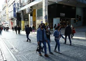Κορωνοϊός: 47 νεκροί και 65 διασωληνωμένοι την τελευταία εβδομάδα