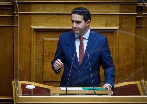 Στο ΠΑΣΟΚ απαντούν προγραμματικά και με πρόταση νόμου