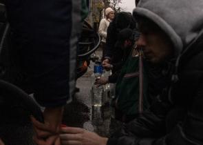 Ουκρανία: Στο Κίεβο χιονίζει και εκατομμύρια Ουκρανοί παραμένουν χωρίς ηλεκτρικό ρεύμα