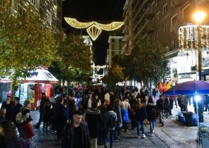 Χριστούγεννα: Έξι στους δέκα καταναλωτές θα ξοδέψουν τα ίδια ή περισσότερα χρήματα με πέρυσι