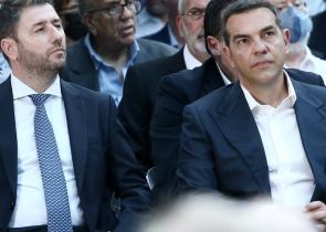 Ο Τσίπρας, το λαθρεμπόριο συμβόλων και το ΠΑΣΟΚ