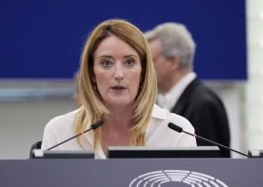 «Θα κάνουμε ό,τι μπορούμε για να βοηθήσουμε τη Δικαιοσύνη» λέει η πρόεδρος της Ευρωβουλής