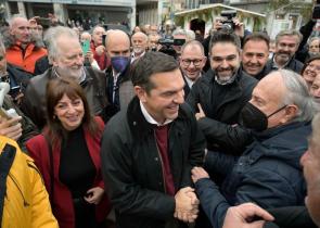 ΣΥΡΙΖΑ: Σήματα «ρεαλισμού» με στόχο το Κέντρο