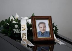Στο Α' Νεκροταφείο η πολιτική κηδεία του οικονομολόγου Αιμίλιου Ζαχαρέα (photos)