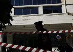 Αθήνα: Επίθεση με βαριοπούλες στο Διοικητικό Πρωτοδικείο