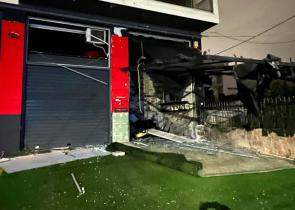 Έκρηξη σε πλυντήριο αυτοκινήτων στη Γλυφάδα
