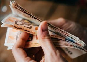 ΕΦΚΑ - ΔΥΠΑ: Πληρωμές 2,27 δισ. σε συντάξεις και επιδόματα μέχρι την Παρασκευή