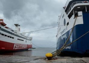 Δεμένα τα πλοία στα λιμάνια την Τετάρτη 1 Μαΐου