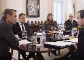 Συνάντηση Μητσοτάκη με τον Γάλλο υπουργό Άμυνας (Photos)