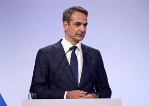 Mitsotakis promises new faces and more women on ND ballot