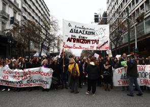 Οι αλλαγές στην χώρα παραμένουν «κλειδωμένες» σε… αραχνιασμένα συρτάρια