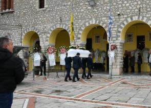 Τέμπη: Θλίψη στον Τύρναβο για την 42χρονη Βάγια - Ξεκίνησε η κηδεία της