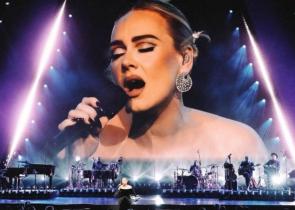Adele: «Ήπια τέσσερα μπουκάλια κρασί στις 11 το πρωί κατά τη διάρκεια της καραντίνας»