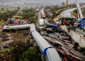 Σύγκρουση τρένων στη Λάρισα: Τρία πρόσωπα κατέθεσαν στοιχεία στον εφέτη ανακριτή για την τραγωδία