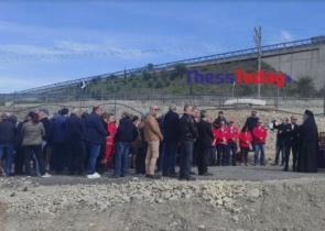 Τραγωδία στα Τέμπη: Κλίμα συγκίνησης στο τρισάγιο για τα θύματα (Photos)