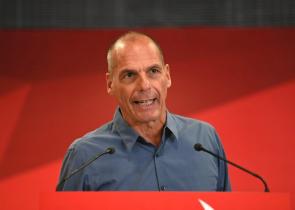 Επίθεση στον Βαρουφάκη: Ελεύθερος μετά την απολογία του ο 19χρονος