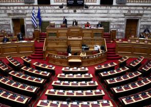 H στρατηγική συσπείρωσης των κομμάτων και η μάχη του Κέντρου