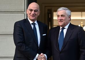 Ευχαριστίες Δένδια στον Ταγιάνι για τον απεγκλωβισμό Ελλήνων από το Σουδάν