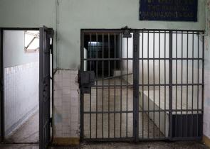 Εύβοια: Συνελήφθη αστυνομικός έπειτα από απόδραση κρατουμένου