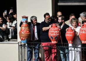 Πρέβεζα - Πάσχα 2023: Έσπασαν στάμνες στο «Σαϊτάν παζάρ»