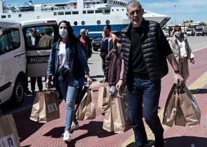 Δήμος Πειραιά: Μοίρασε 1.230 γεύματα αγάπης σε άστεγους για το Πάσχα