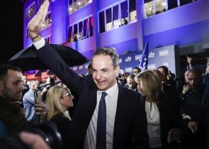 Mitsotakis gunning for outright victory in Greek second vote