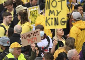 Βασιλιάς Κάρολος: Το κίνημα «not my king» που είναι ενάντια στη μοναρχία