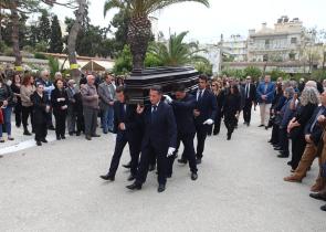 Σε κλίμα συγκίνησης το τελευταίο «αντίο» στον Λάζαρο Λασκαρίδη (video&photos)