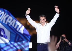 Πρόσω ολοταχώς για την αυτοδυναμία
