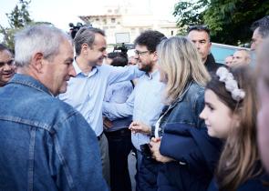 Επίσκεψη Μητσοτάκη στο Μοσχάτο – Μίλησε με πολίτες (Video&Photos)