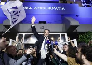 Φραγμό στην αποσυσπείρωση επιχειρεί να βάλει η Νέα Δημοκρατία