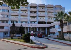 Άρτα: Η αγκαλιά και το ξέσπασμα των τραγικών γονιών του άτυχου βρέφους