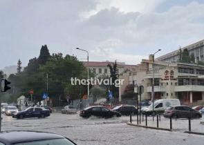 Θεσσαλονίκη: «Ποτάμια» οι δρόμοι μετά την καταιγίδα (Videos&Photos)
