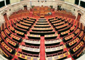 Νέα Βουλή: 104 πρωτάρηδες, 75 γυναίκες και 13 επιστροφές – Ο όρκος που θα δώσουν