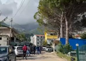 Αλβανία: Γκρεμίζουν σπίτι Έλληνα ομογενή στη Χειμάρρα – Κλιμακώνει την ένταση ο Ράμα