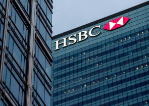 Η HSBC «καρφώνει» την... τραυματική εμπειρία της διακυβέρνησης ΣΥΡΙΖΑ