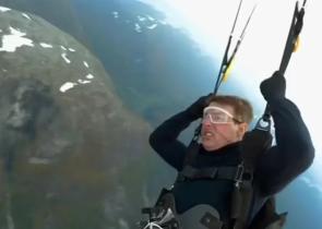 Τομ Κρουζ: Στα 60 του κάνει το επικίνδυνο Speed Flying για το Mission: Impossible (video)