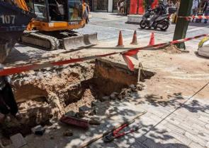 Αρχαία βρέθηκαν κατά τη διάρκεια εκσκαφής στην Ερμού