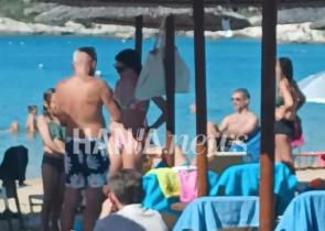 Για πρωϊνό μπάνιο στο Μαράθι με την σύζυγό του ο Κυριάκος Μητσοτάκης