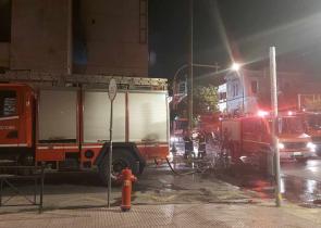 Φωτιά στο παλιό κτήριο του ΙΚΑ στην οδό Πειραιώς (Photos)