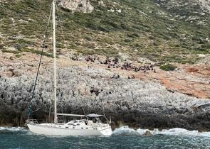 Λακωνία: Το Λιμενικό απεγκλώβισε 111 μετανάστες από βραχώδη περιοχή (Video&Photos)