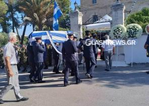 Στα Χανιά το τελευταίο αντίο στον σμηναγό Χρήστο Μουλά - Τυλιγμένο με τη γαλανόλευκη το φέρετρο