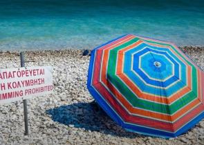 Αττική: Σε ποιες ακτές απαγορεύεται φέτος η κολύμβηση
