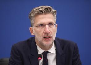Σκέρτσος: Δίκαιη και ισορροπημένη πολιτική τα αφορολόγητα φιλοδωρήματα έως 300 ευρώ τον μήνα