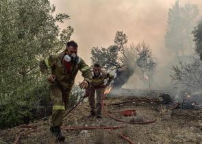 Τρία «πυρακτωμένα» ερωτήματα για 209 πυρκαγιές